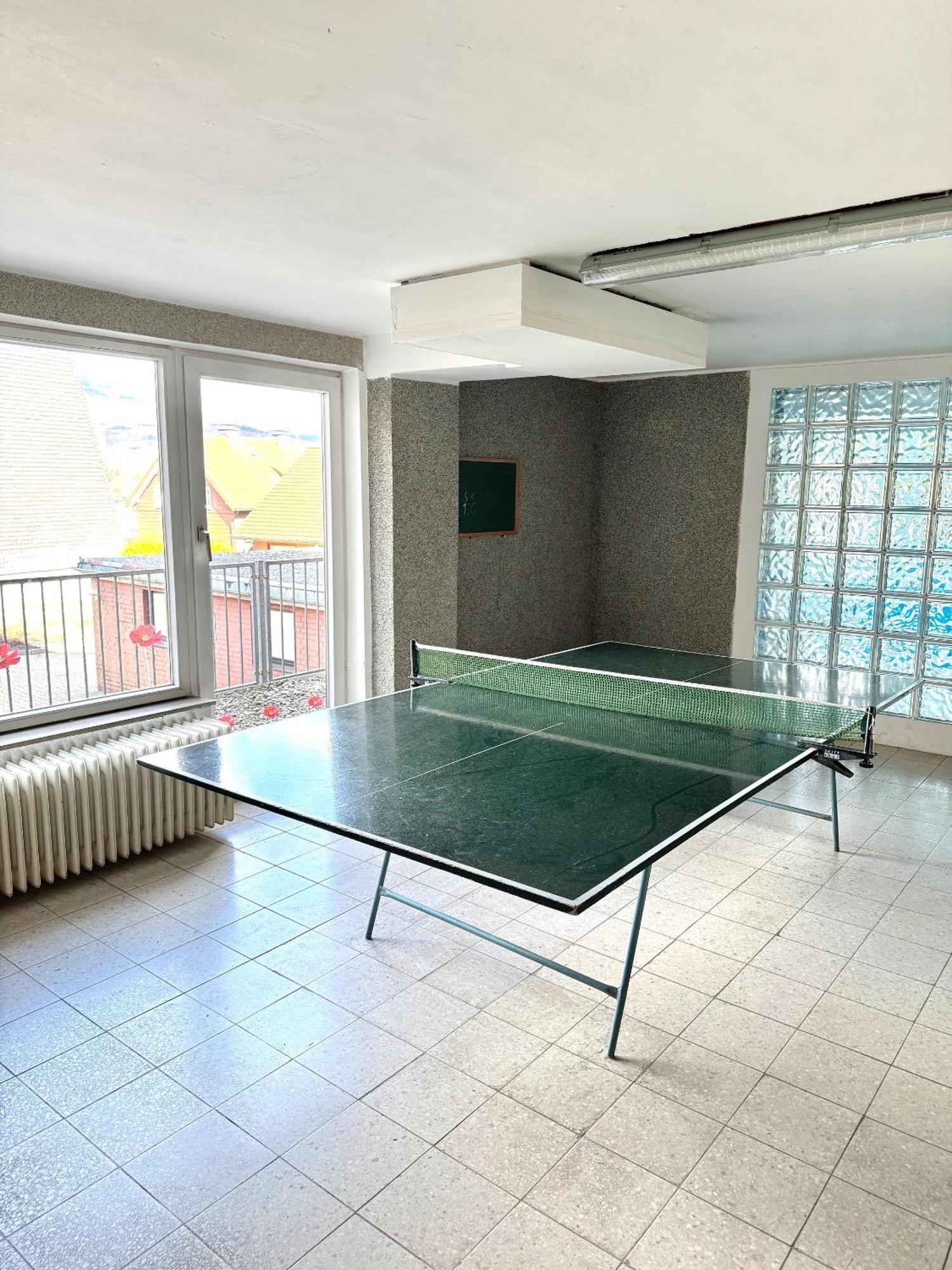 Zentrale Mit Gipfelblick Und Parkplatz In *